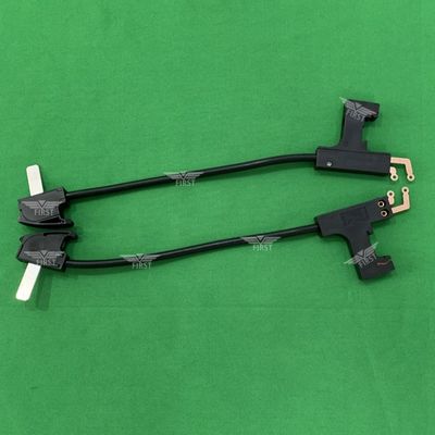 오래된 Leybold 가재 기계에 대한 와이어와 함께 뜨거운 절단 칼 정지 움직임을 채우는